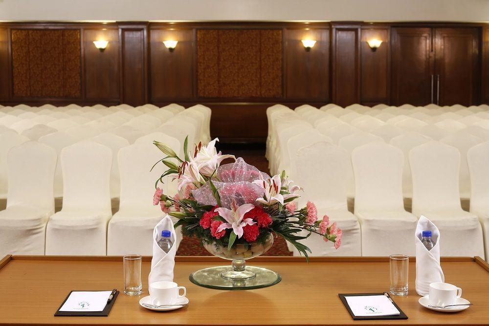 Greenpark Chennai Exterior foto The meeting room of the 1st ASEAN Summit