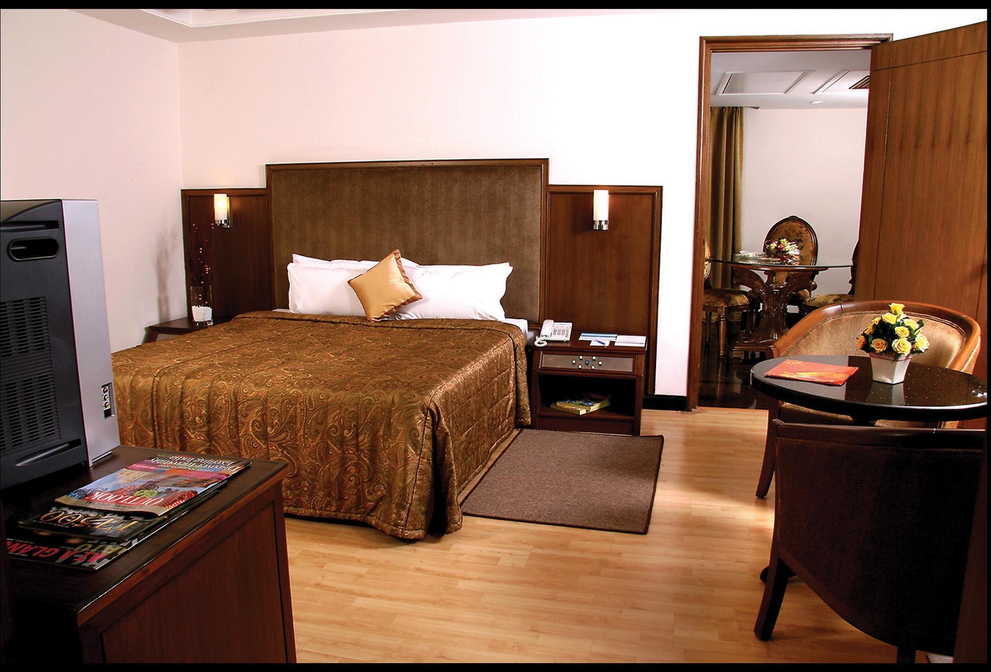 Greenpark Chennai Exterior foto A room at the Taj Bengal