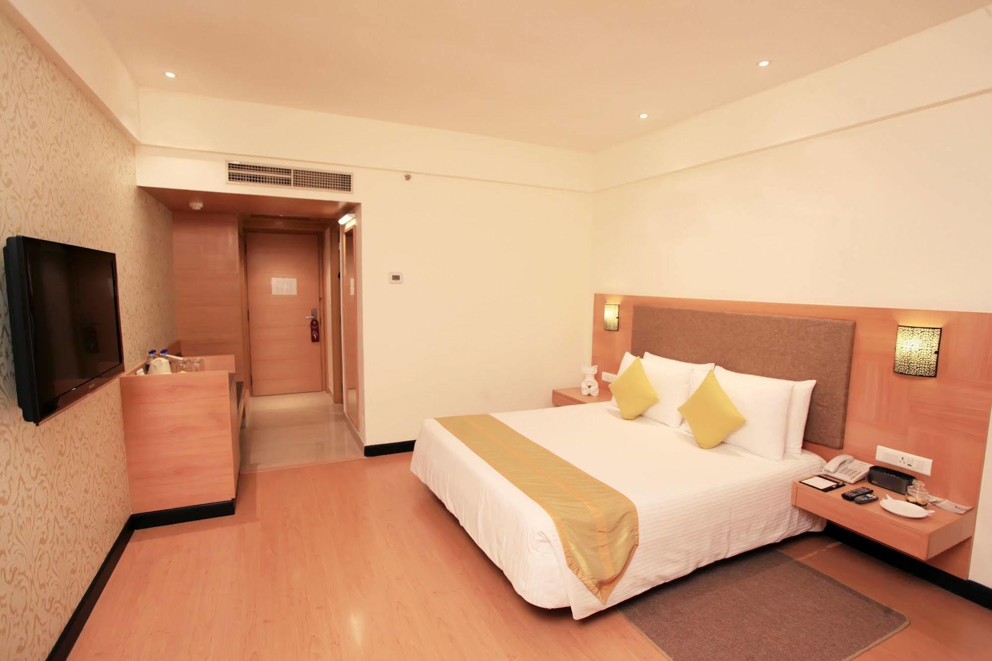 Greenpark Chennai Exterior foto A room at the hotel
