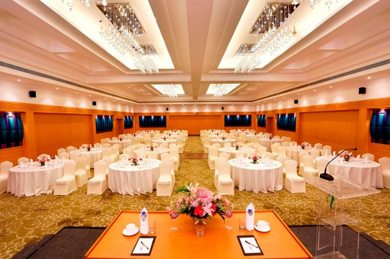 Greenpark Chennai Exterior foto The Royal Hall