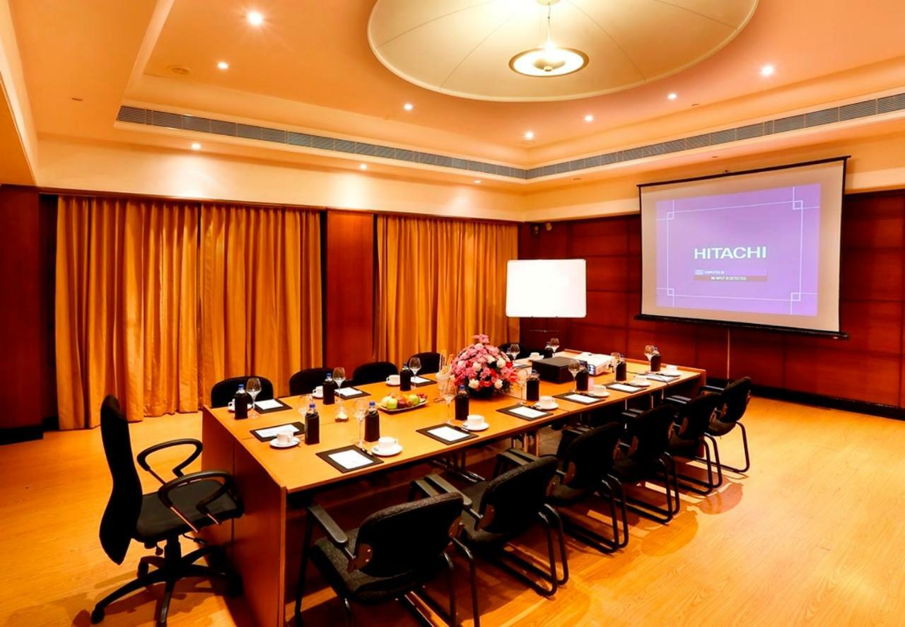 Greenpark Chennai Exterior foto Boardroom at the Taj Bengal